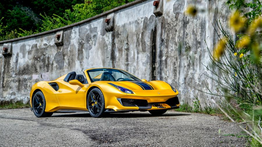  Ferrari 488 Pista Spider Giallo Modena 2018 года  (фото 1 из 14)